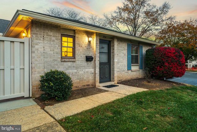 354 VALLEYBROOK DR, Lancaster, PA 17601