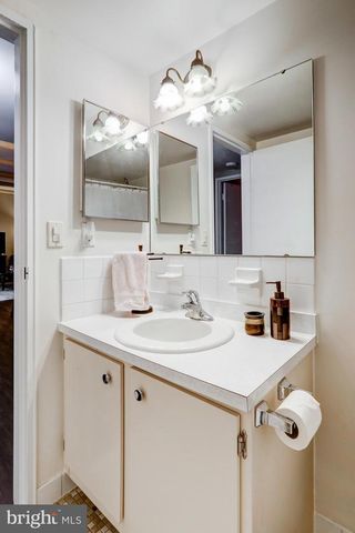 354 VALLEYBROOK DR, Lancaster, PA 17601