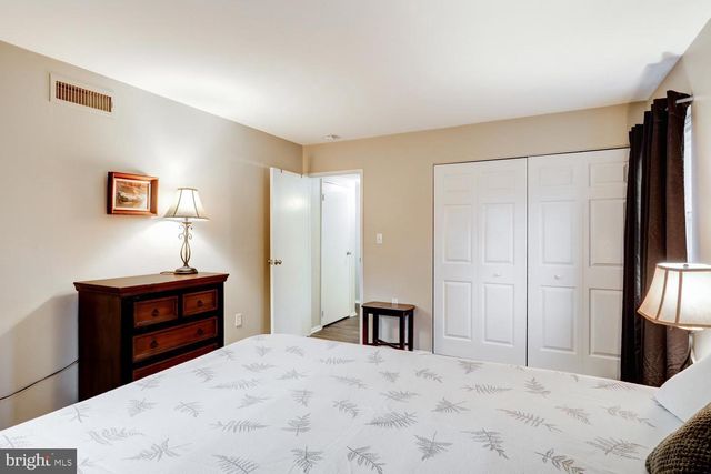 354 VALLEYBROOK DR, Lancaster, PA 17601