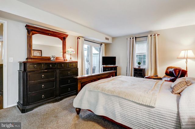 354 VALLEYBROOK DR, Lancaster, PA 17601