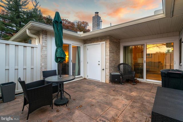 354 VALLEYBROOK DR, Lancaster, PA 17601