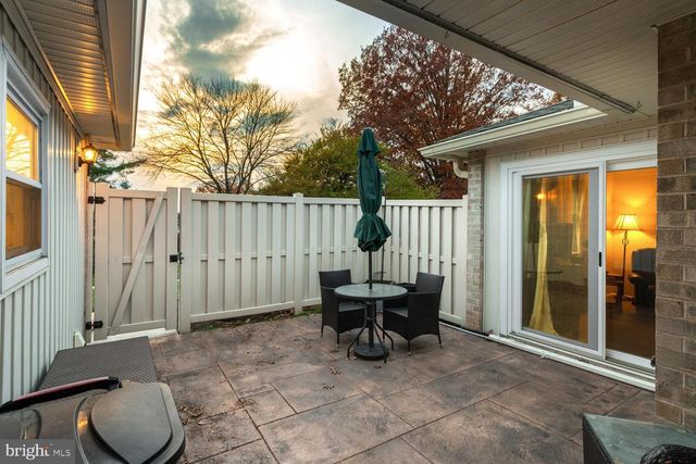 354 VALLEYBROOK DR, Lancaster, PA 17601