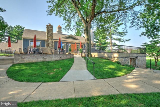 354 VALLEYBROOK DR, Lancaster, PA 17601