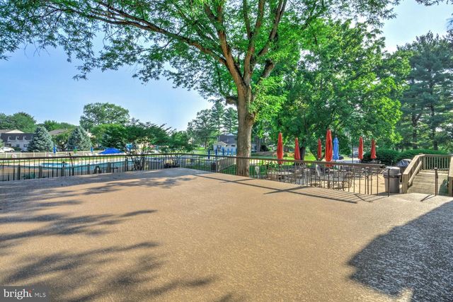 354 VALLEYBROOK DR, Lancaster, PA 17601