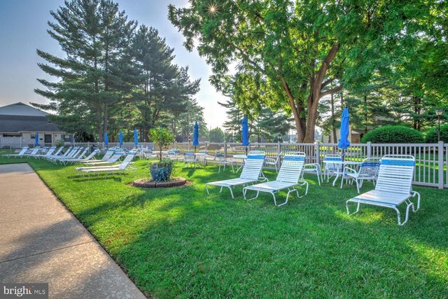 354 VALLEYBROOK DR, Lancaster, PA 17601