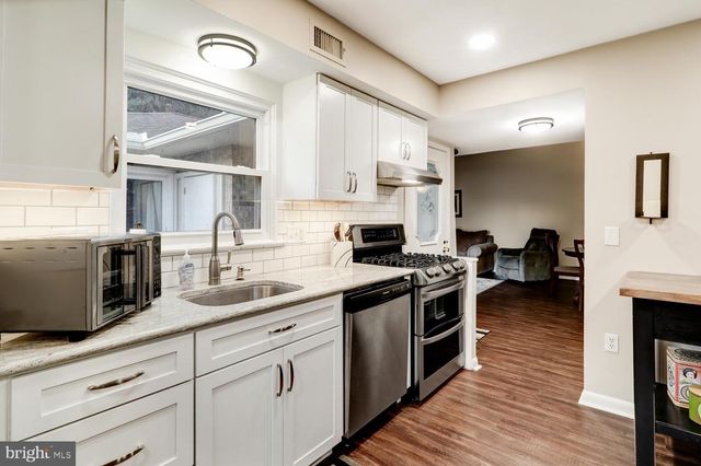 354 VALLEYBROOK DR, Lancaster, PA 17601