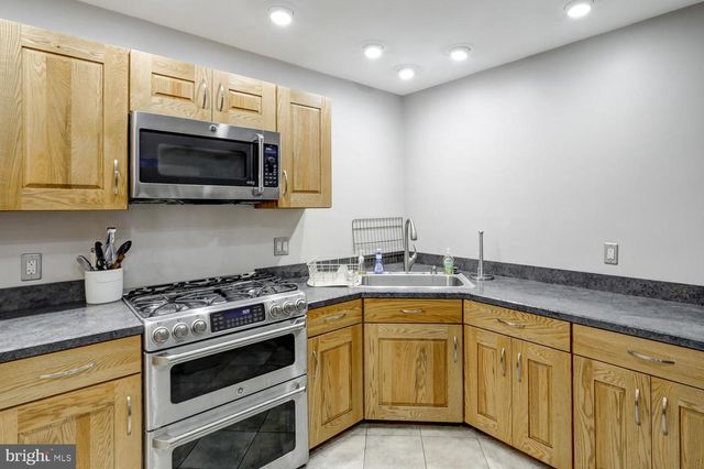 354 VALLEYBROOK DR, Lancaster, PA 17601