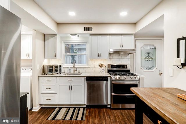 354 VALLEYBROOK DR, Lancaster, PA 17601