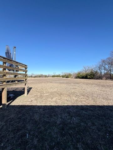 416 Private Road 452, Trenton, TX 75490