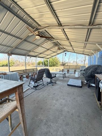 416 Private Road 452, Trenton, TX 75490