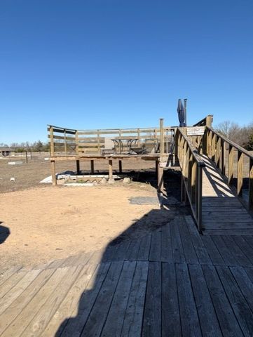 416 Private Road 452, Trenton, TX 75490