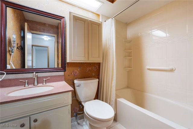 755 Blueberry Hill Drive, Canfield, OH 44406