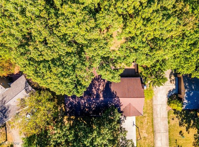 755 Blueberry Hill Drive, Canfield, OH 44406