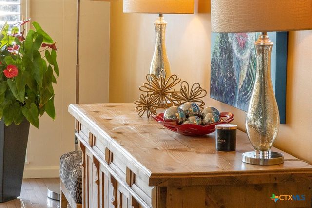 206 S Heideke Street, Seguin, TX 78155