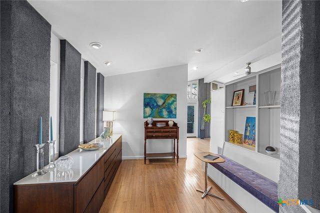 206 S Heideke Street, Seguin, TX 78155