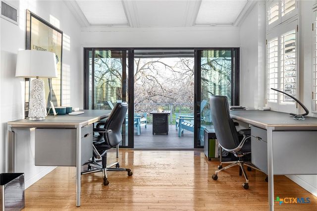 206 S Heideke Street, Seguin, TX 78155