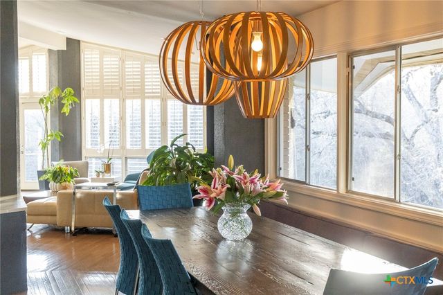 206 S Heideke Street, Seguin, TX 78155