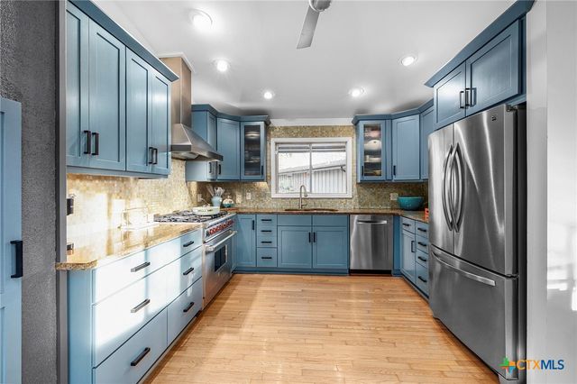 206 S Heideke Street, Seguin, TX 78155