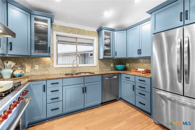 206 S Heideke Street, Seguin, TX 78155