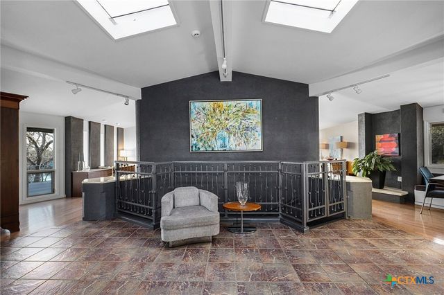 206 S Heideke Street, Seguin, TX 78155