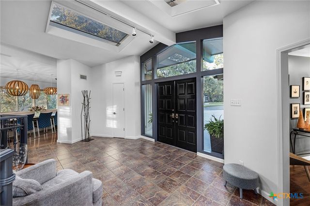 206 S Heideke Street, Seguin, TX 78155