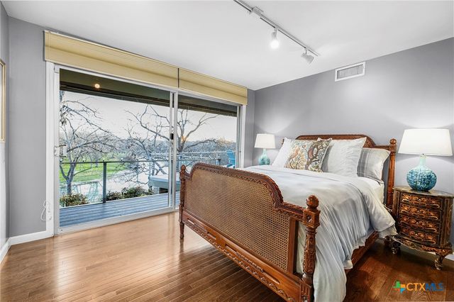 206 S Heideke Street, Seguin, TX 78155