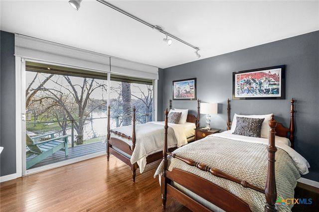 206 S Heideke Street, Seguin, TX 78155