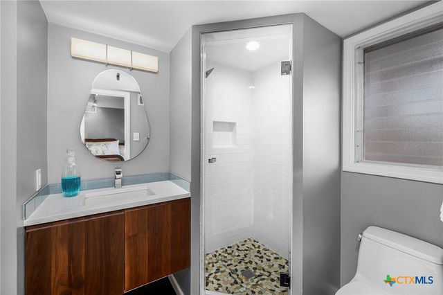 206 S Heideke Street, Seguin, TX 78155