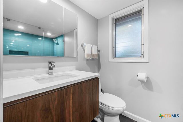 206 S Heideke Street, Seguin, TX 78155