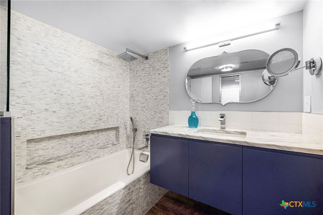 206 S Heideke Street, Seguin, TX 78155