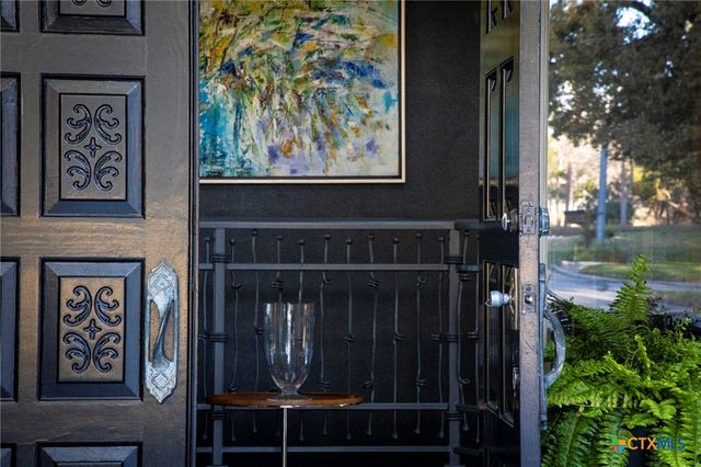 206 S Heideke Street, Seguin, TX 78155