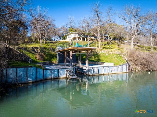 206 S Heideke Street, Seguin, TX 78155
