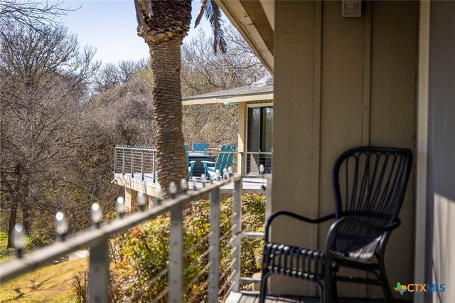 206 S Heideke Street, Seguin, TX 78155