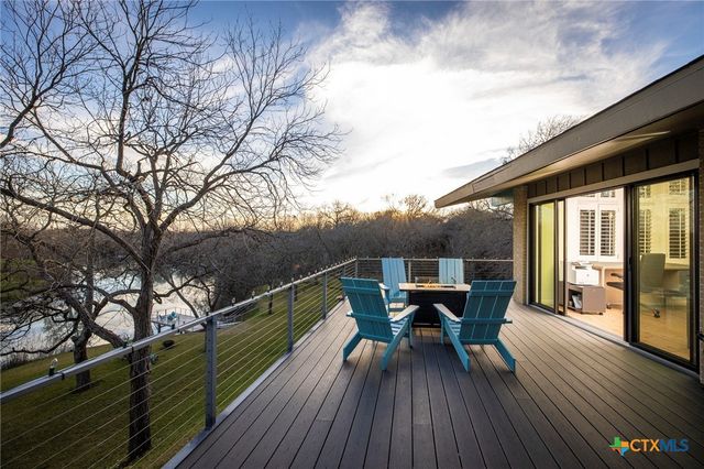 206 S Heideke Street, Seguin, TX 78155