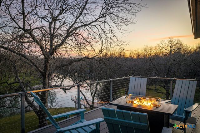 206 S Heideke Street, Seguin, TX 78155