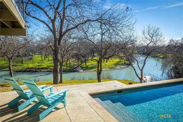 206 S Heideke Street, Seguin, TX 78155