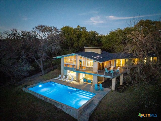 206 S Heideke Street, Seguin, TX 78155