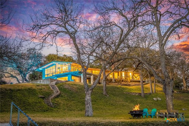 206 S Heideke Street, Seguin, TX 78155