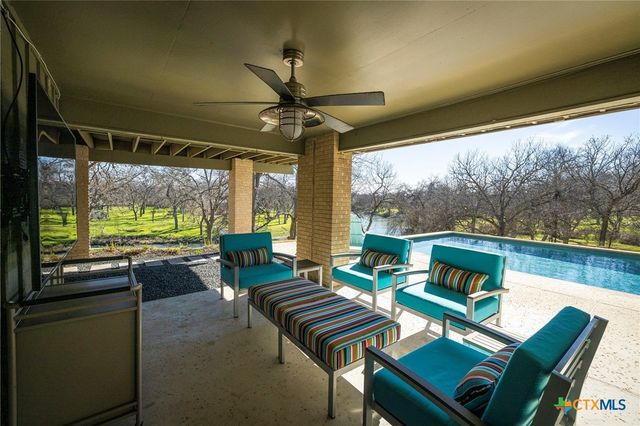 206 S Heideke Street, Seguin, TX 78155