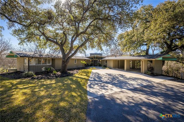 206 S Heideke Street, Seguin, TX 78155