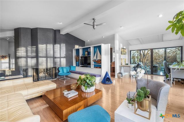 206 S Heideke Street, Seguin, TX 78155