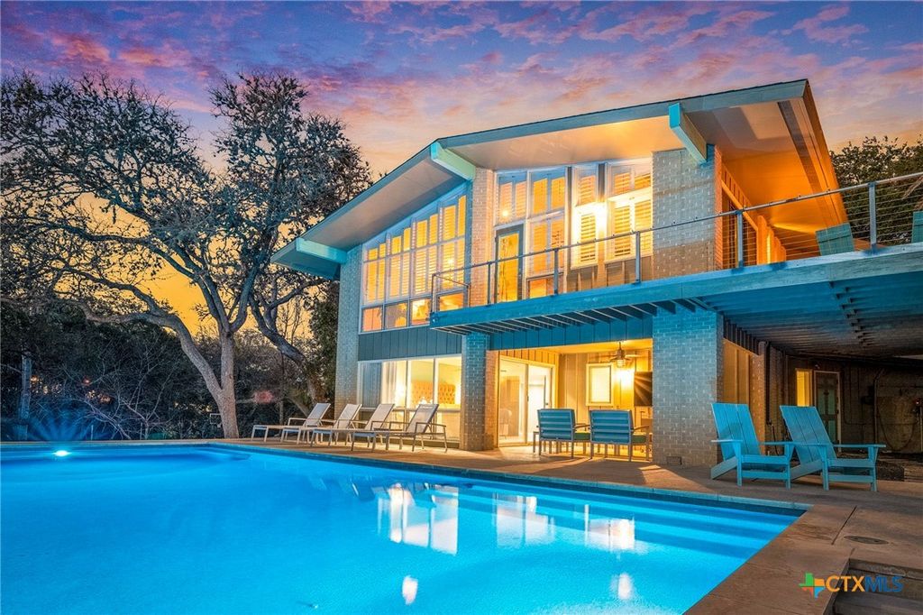 206 S Heideke Street, Seguin, TX 78155