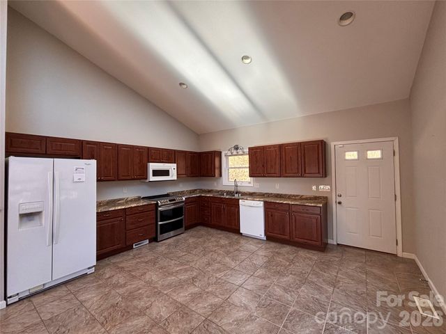 250 Duckett Cove Road, Waynesville, NC 28786