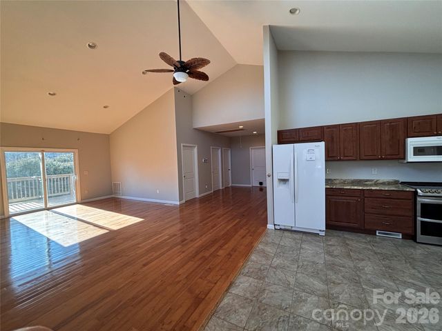 250 Duckett Cove Road, Waynesville, NC 28786