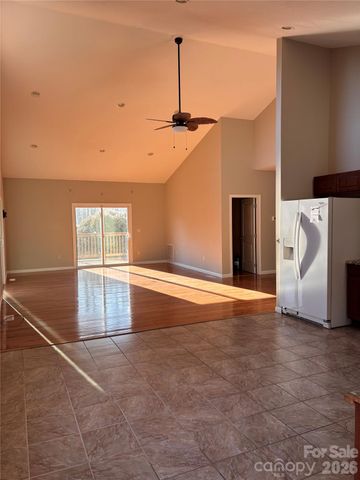 250 Duckett Cove Road, Waynesville, NC 28786