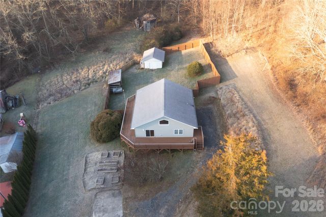 250 Duckett Cove Road, Waynesville, NC 28786