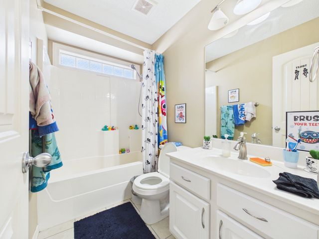 2350 N Castle Rock Ct, Wichita, KS 67228