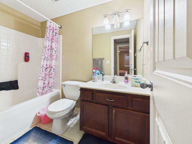 2350 N Castle Rock Ct, Wichita, KS 67228
