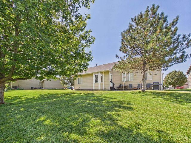 2350 N Castle Rock Ct, Wichita, KS 67228