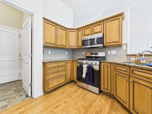2350 N Castle Rock Ct, Wichita, KS 67228